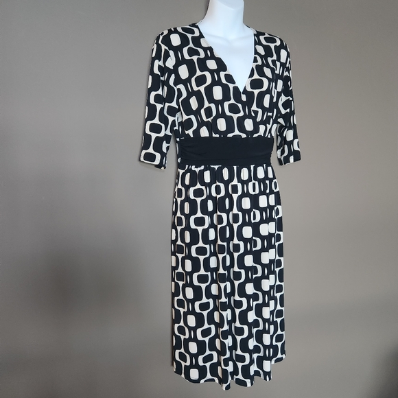 TRAVEL SMITH Women's Knit Geometric Print Dress Size Medium Petite - Picture 3 of 7